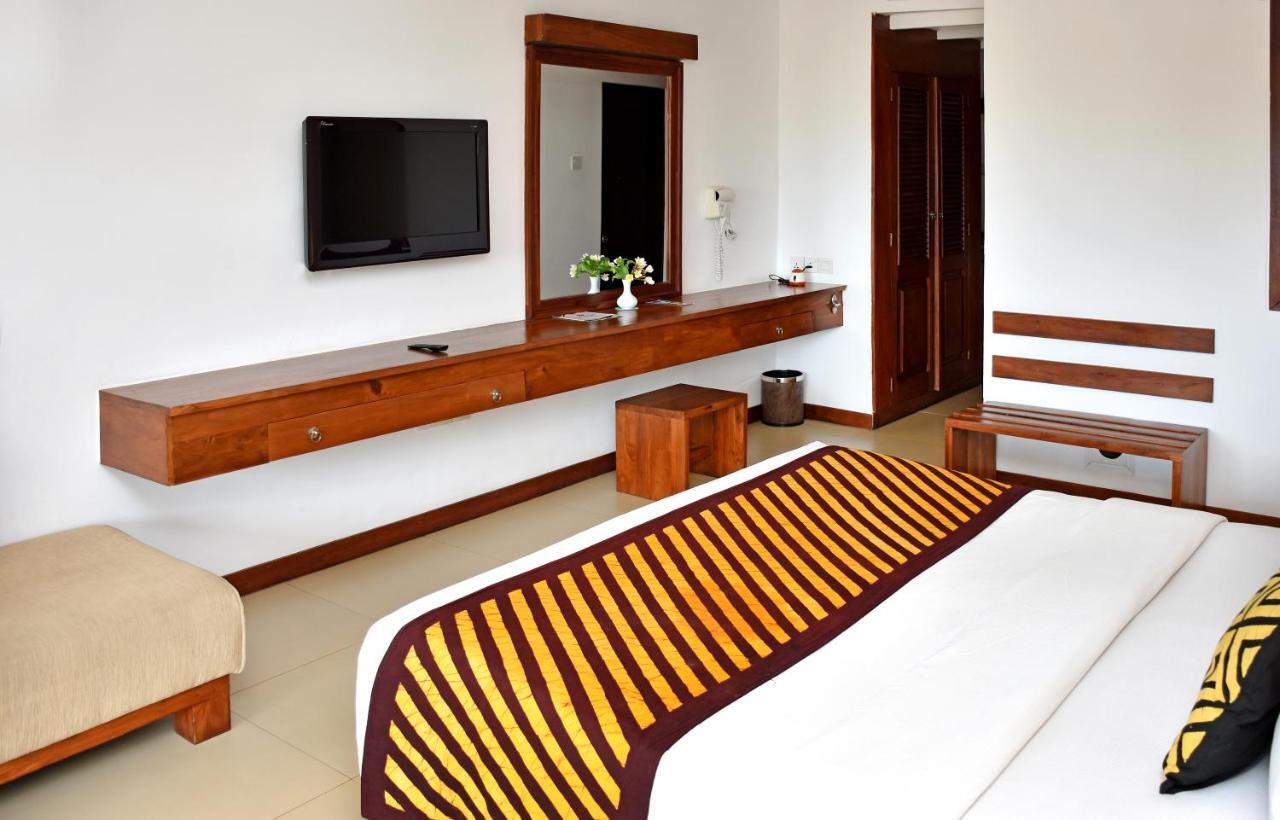 Goldi Sands Hotel Негомбо Экстерьер фото